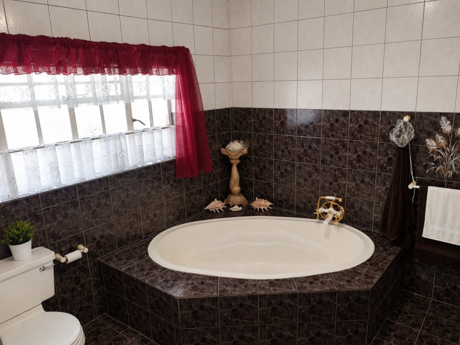 5 Bedroom Property for Sale in Cashan North West
